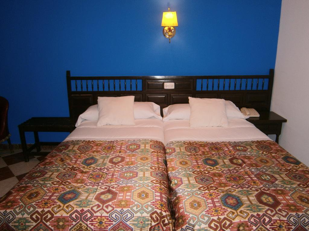 Hostal Residencia Avenida Куэнка Экстерьер фото